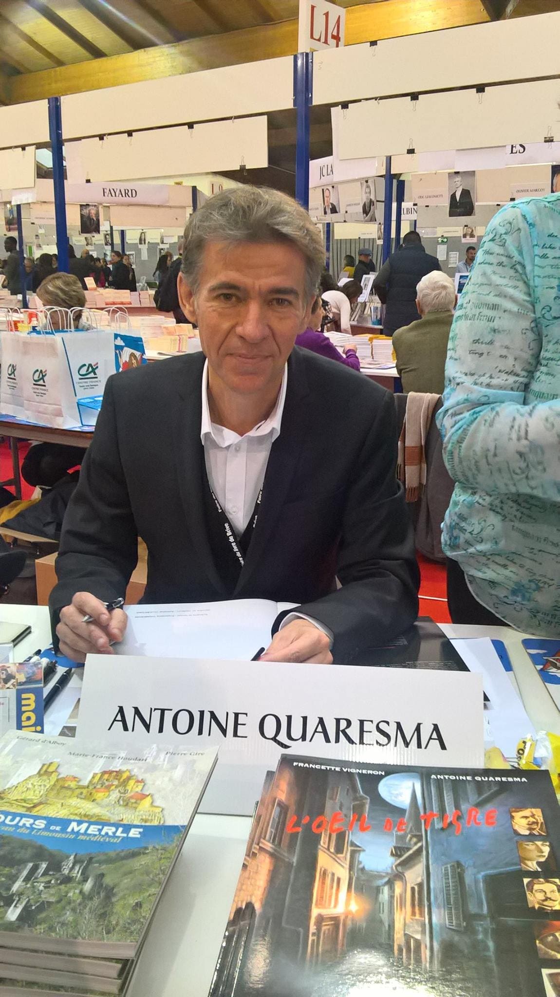 Visiteurs et stands de la Foire du Livre de Brive-la-Gaillarde en 2017